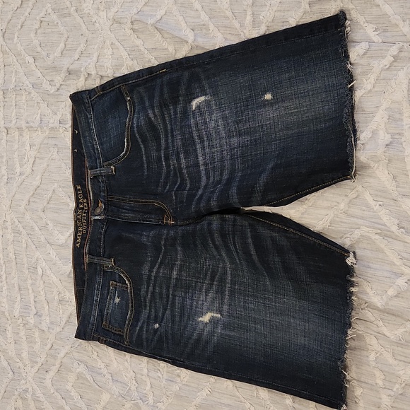 Dark wash, lightly distressed American Eagle jean shorts size 36! - Picture 1 of 10